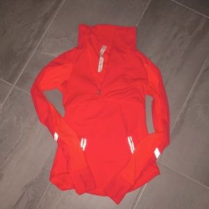 Lululemon run jacket with reflection in zippers and sleeves with thumb holes